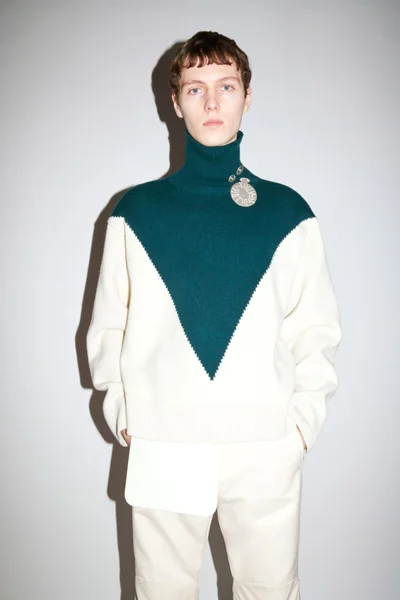 Look 8